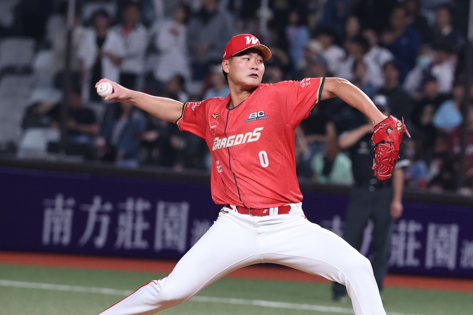 味全龍拆彈超人!李超飆三振守住滿壘危機 葉君璋透露龍隊勝利方程式