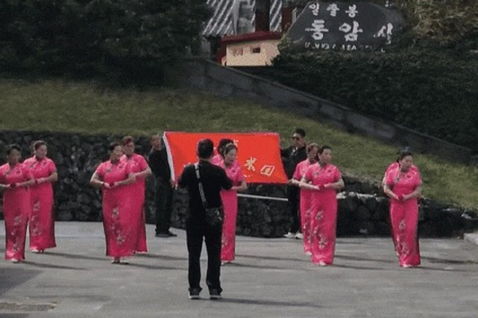 中國大媽「佔領」濟州島名山跳廣場舞　韓國人崩潰