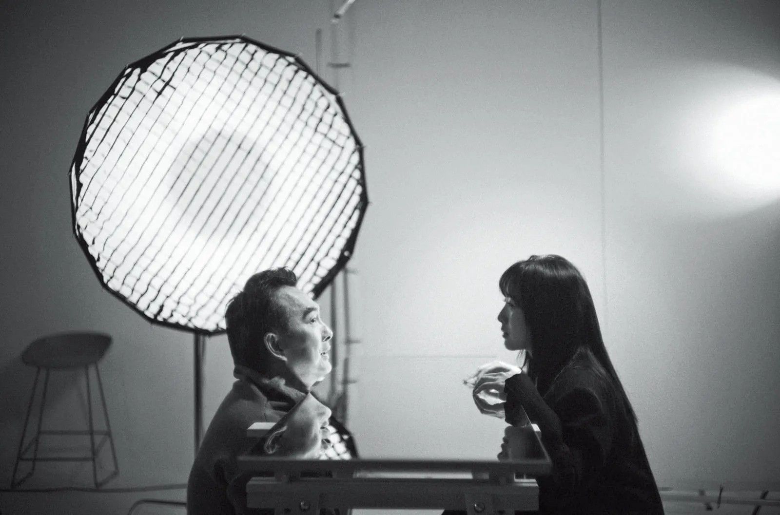 蔡岳勳（左）特地回台參與長女蔡牧霏（右）出道形象照拍攝。翻攝蔡牧霏IG