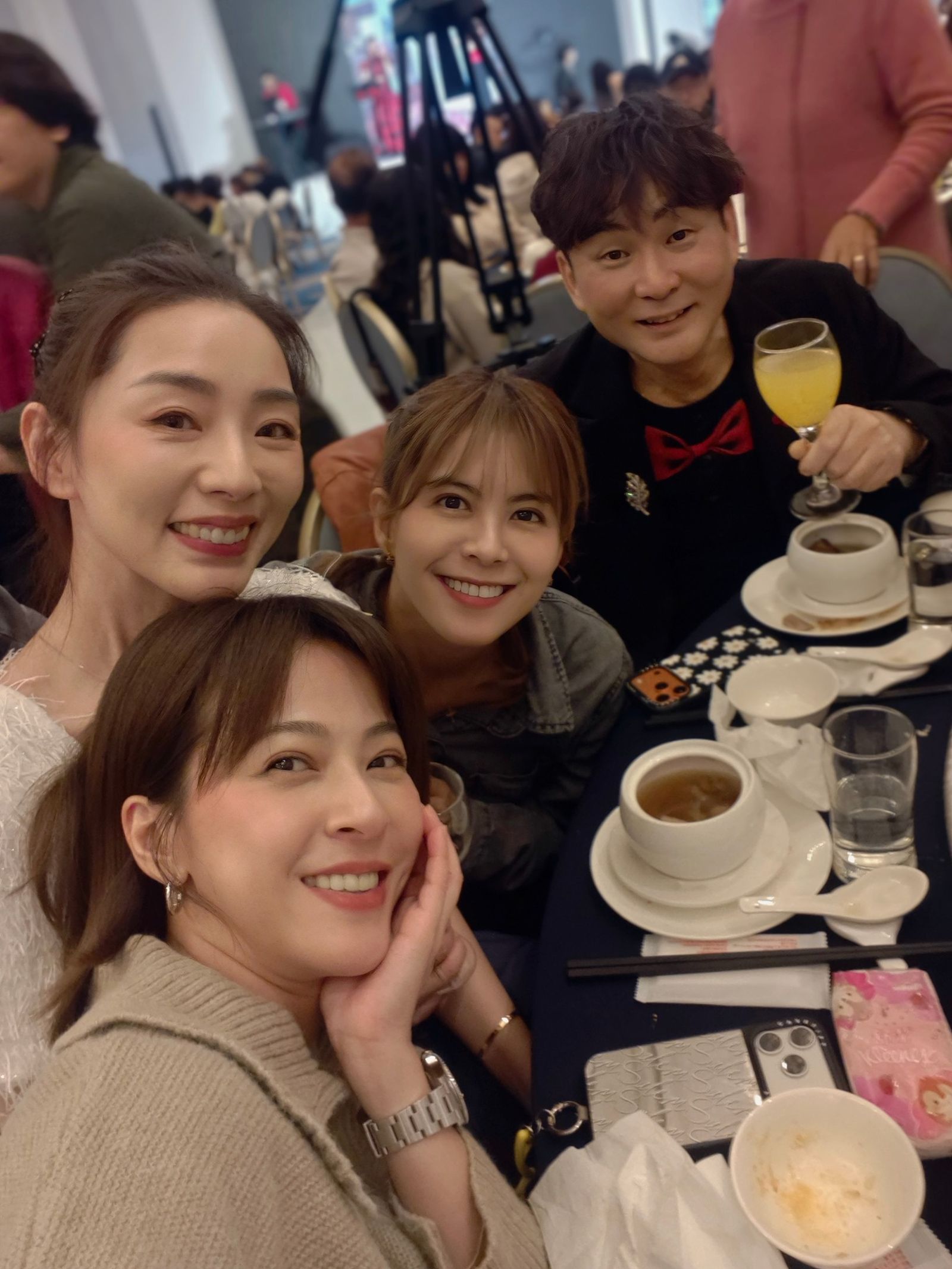 蘇晏霈（前至後）與賴芊合、林柏妤、洪毛出席婚禮。翻攝蘇晏霈臉書