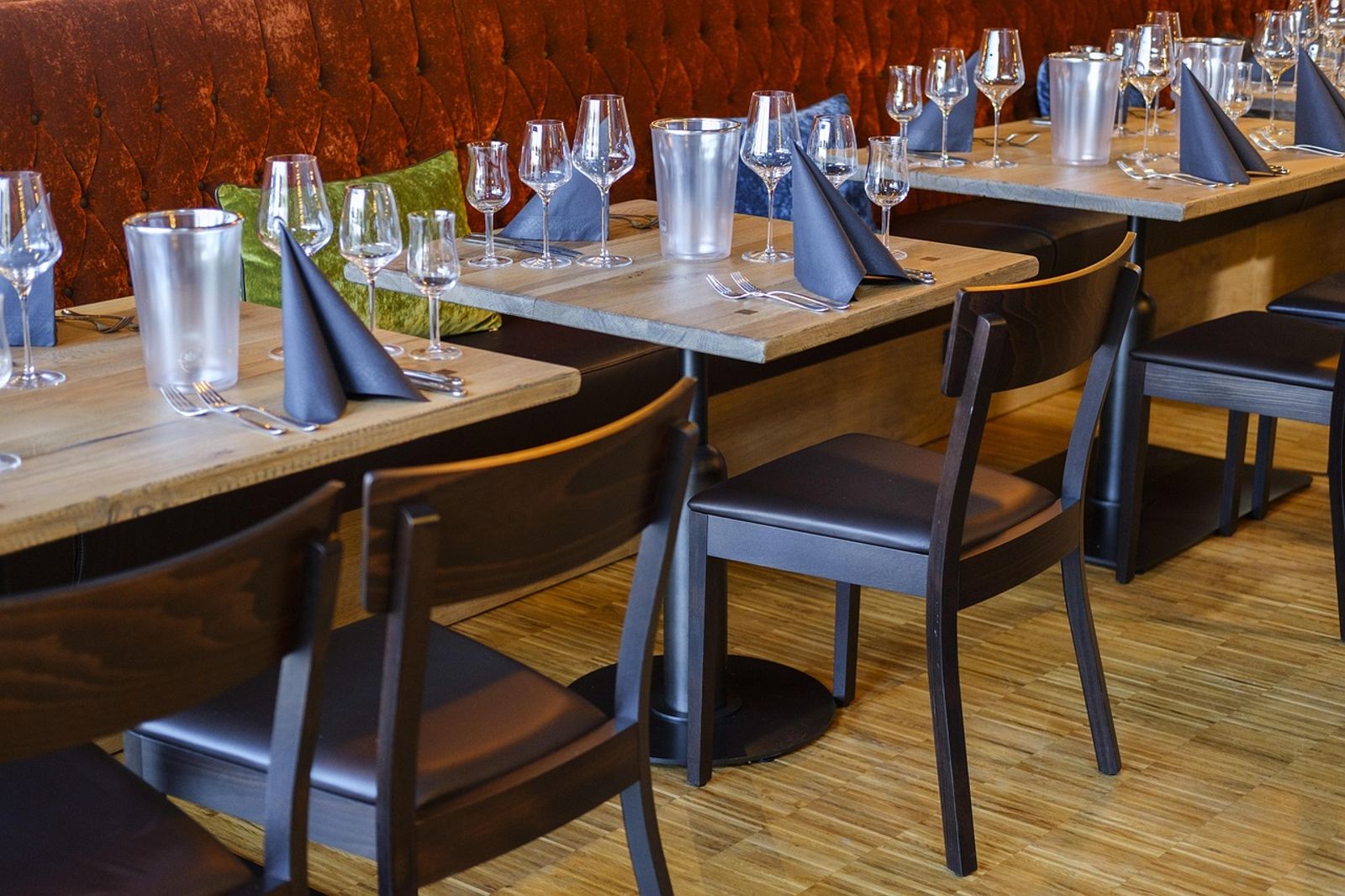 自助倒水、掃碼點餐…他批「餐廳收10％服務費」太猖狂！網轟「錢全流這裡」：抵制