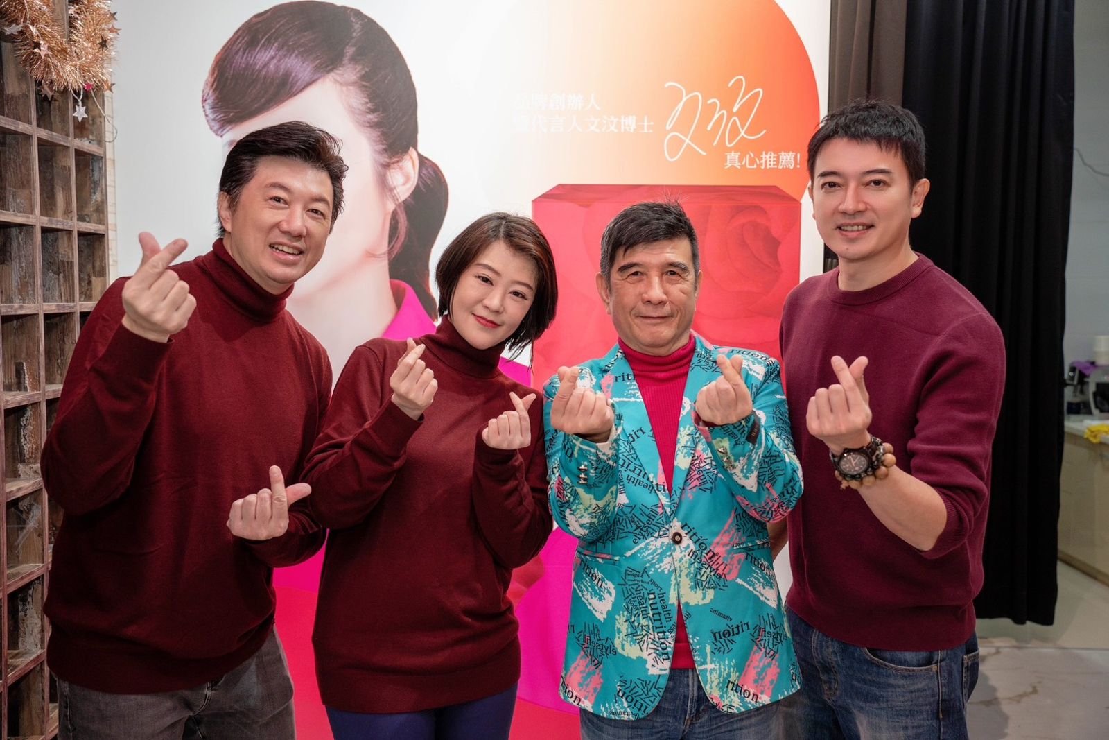 吳皓昇（左起）、文汶與葉佳修、田家達同框合照，為歲末公益注入滿滿正能量。民視提供