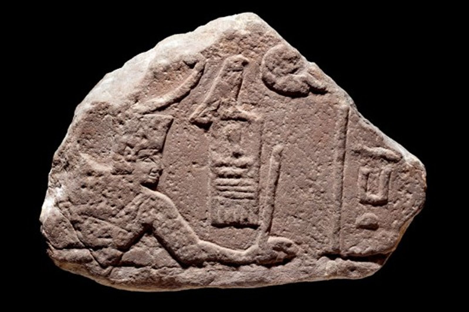 沙納赫特國王擊殺敵人的浮雕,約西元前2686–2613年。(翻攝奇美博物館官網)