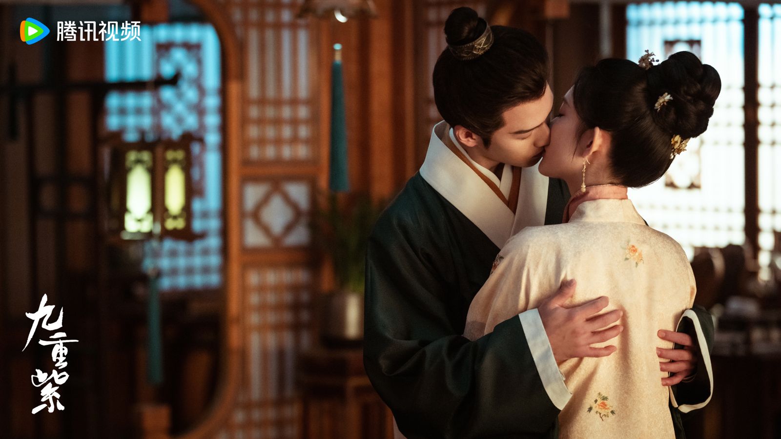 李昀銳（左）在劇中甜蜜吻上孟子義，讓CP粉敲碗兩人在一起。翻攝微博@九重紫官方