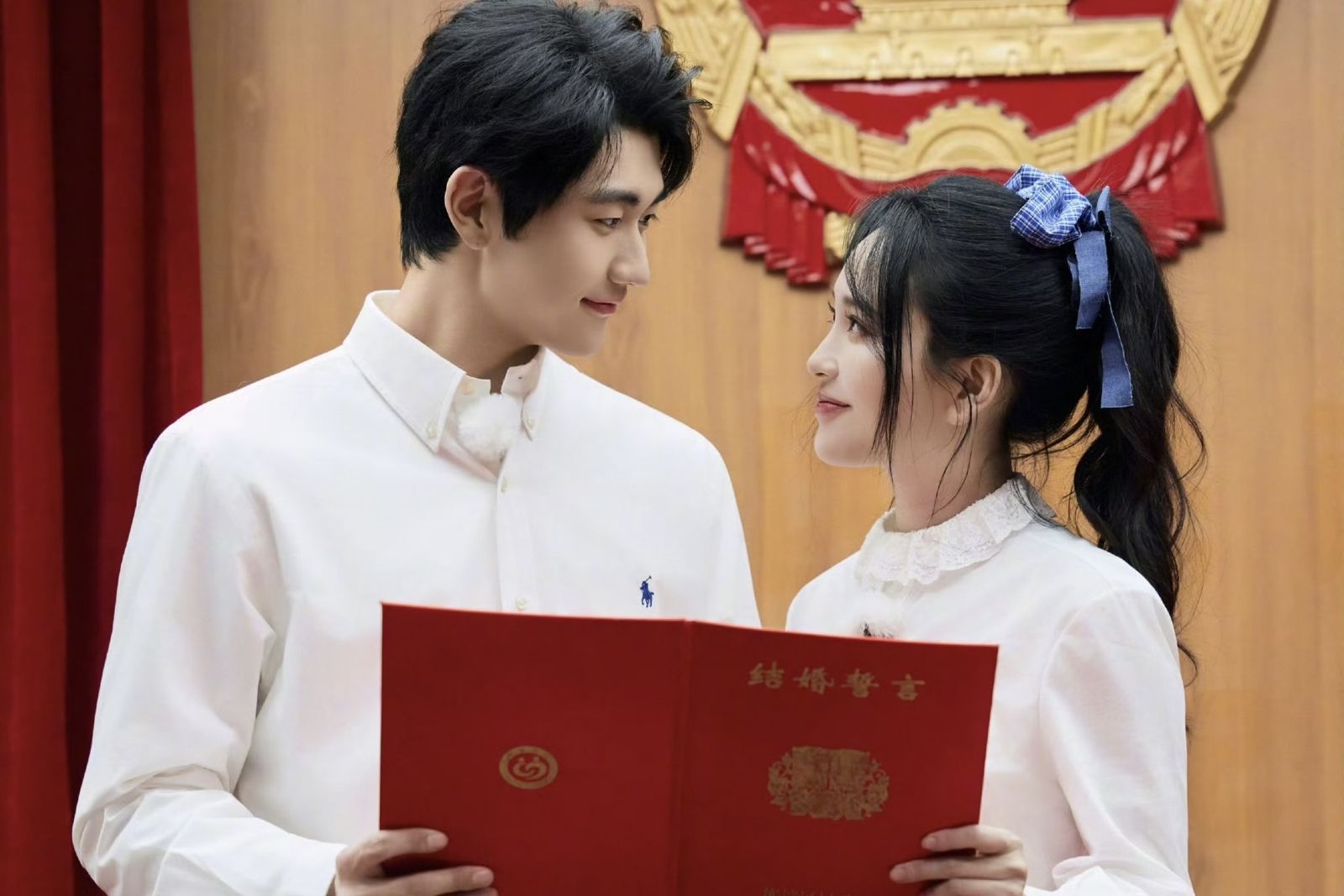 曾被酸母子戀撐不久！45歲金莎閃嫁小19歲男友　笑認「每天看著玉面老公醒來」甜暈全網