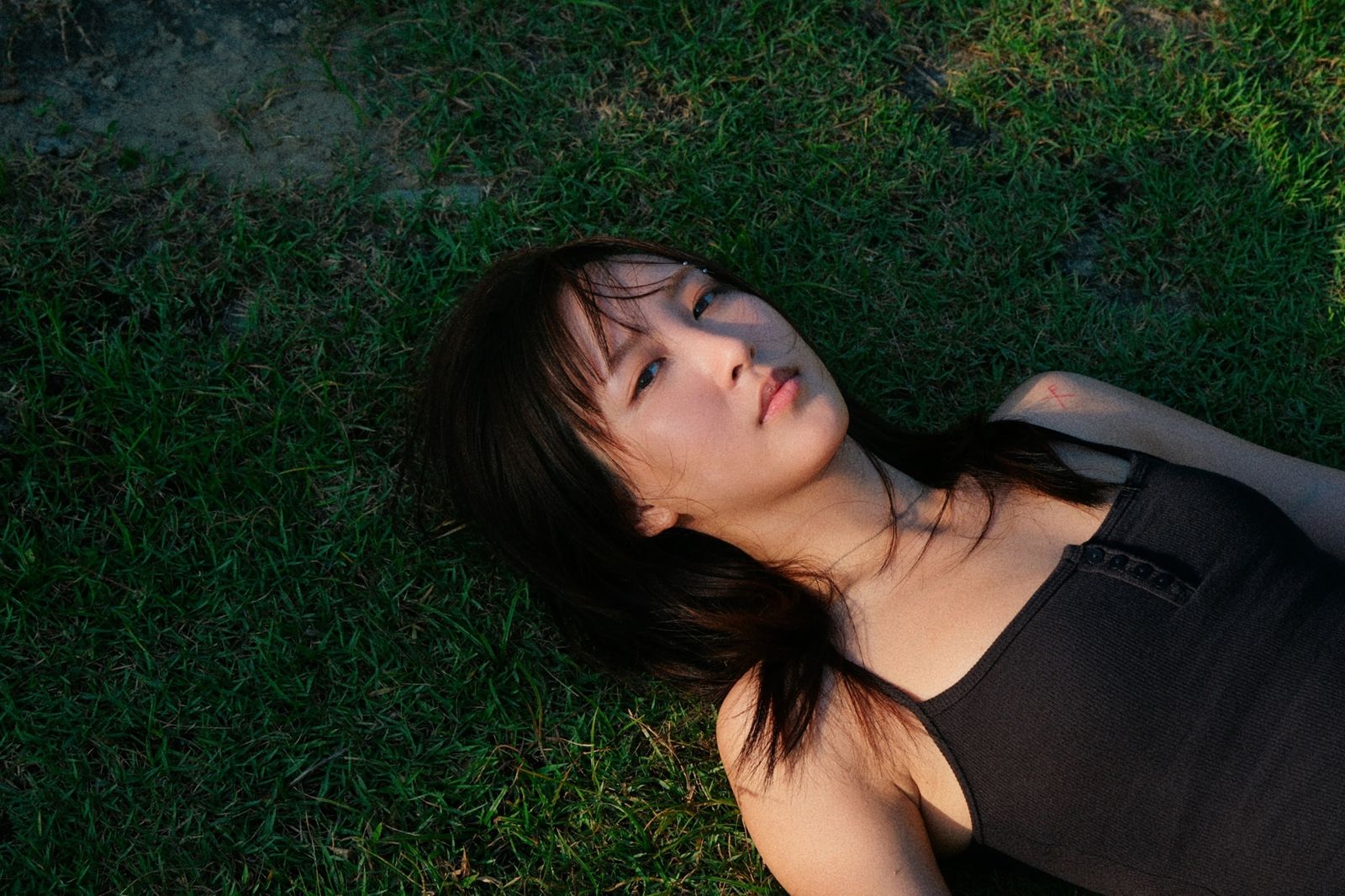 經歷超齡悲歡離合!正妹歌手LAWA登韓媒百大 新歌藏洋蔥「照亮最後路」
