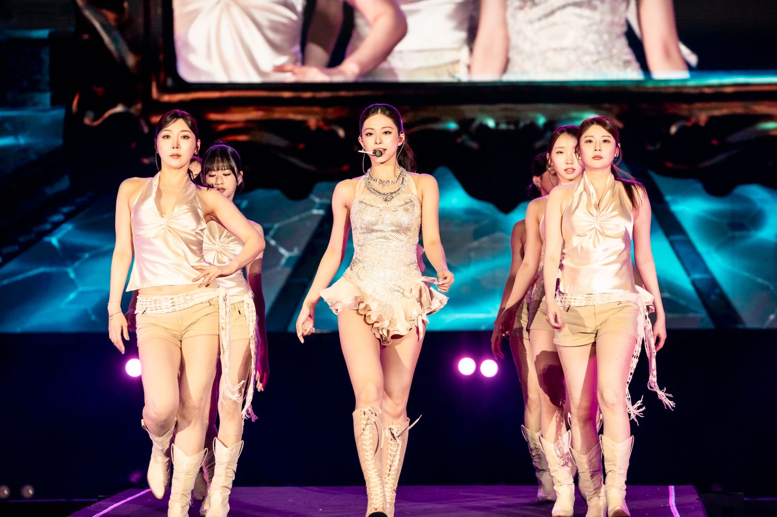 TWICE續約敏感期…子瑜高雄SOLO竟遭JYP「全平台0宣傳」 周媽媽發文有亮點