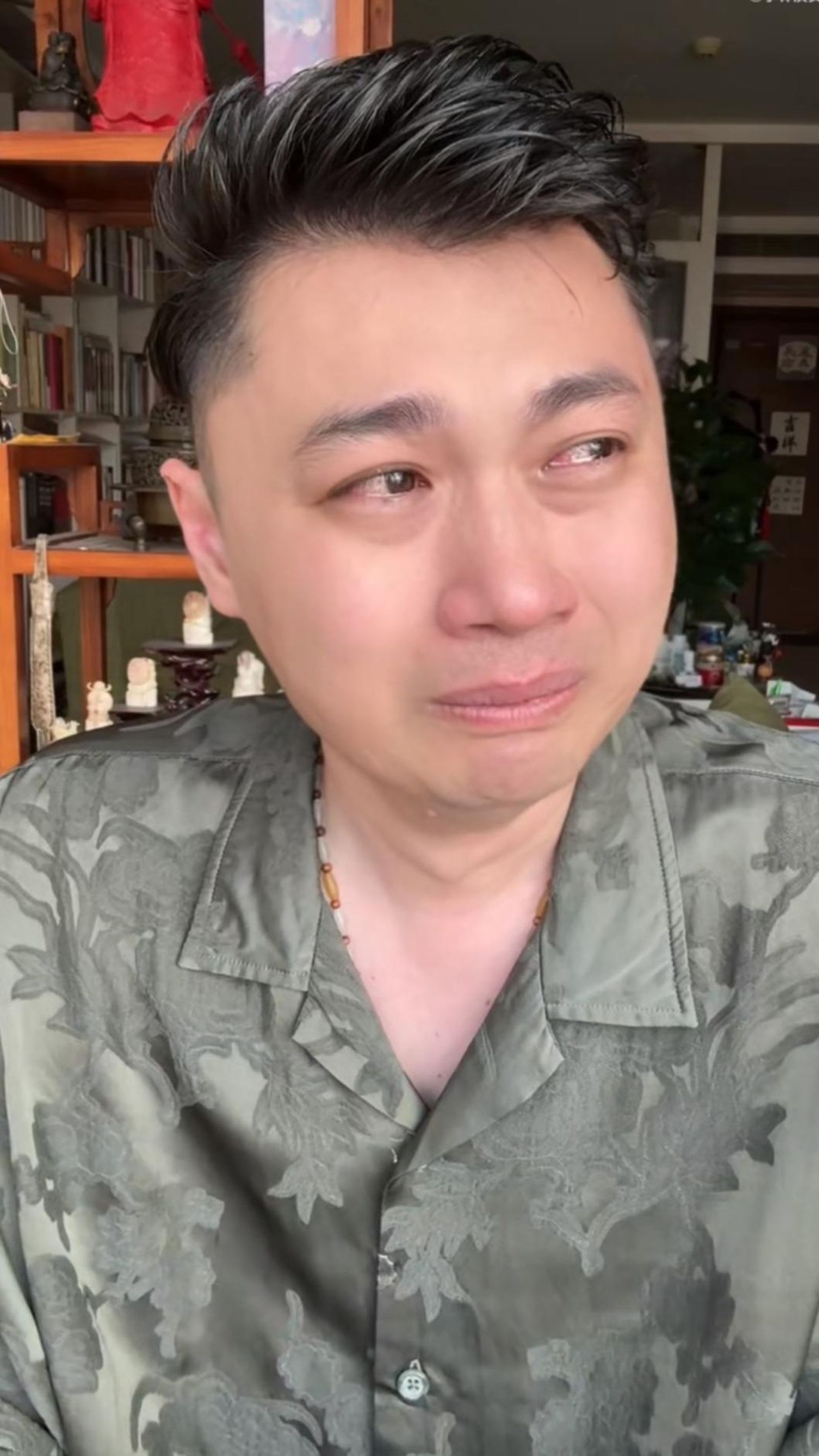 李林忍不住痛哭流涕。翻攝微博
