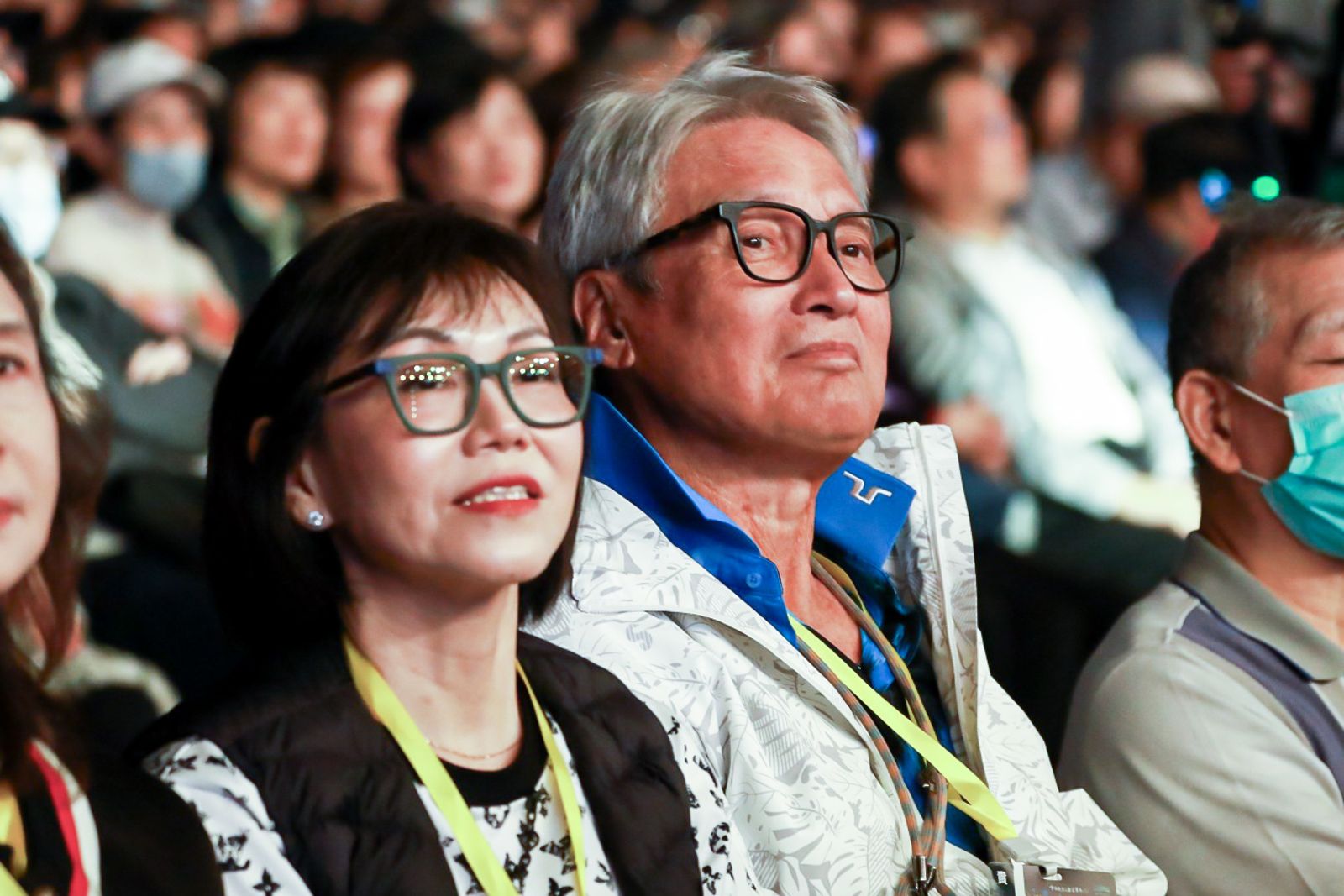 直擊／秦祥林好久不見！甜牽老婆現蹤台北　77歲健康狀況曝光