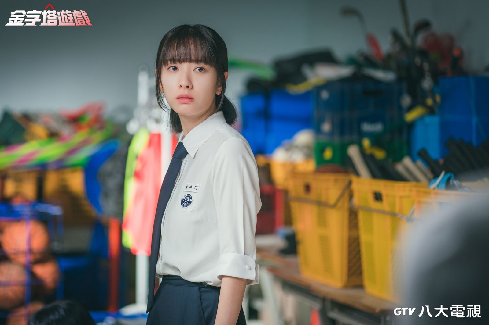 苞娜面對校園生存階級戰,挺身而出對抗霸凌。八大提供