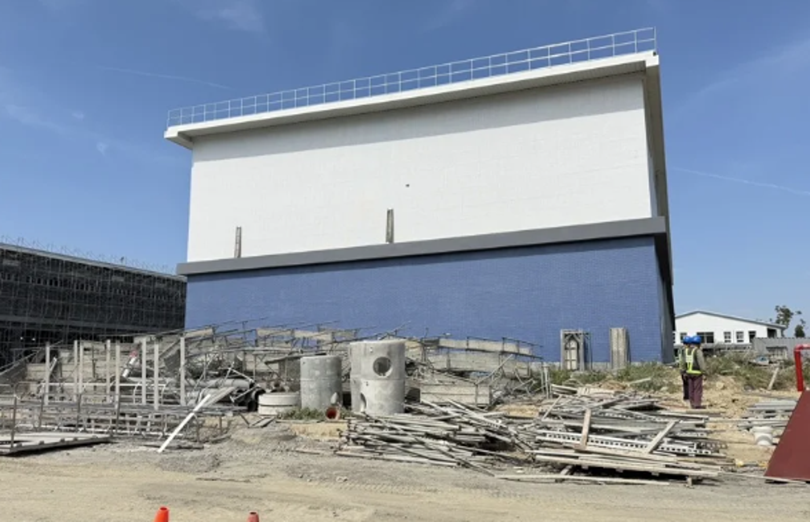 中科院「i029新建工程」今天拆除鷹架時發生工安意外。讀者提供工地