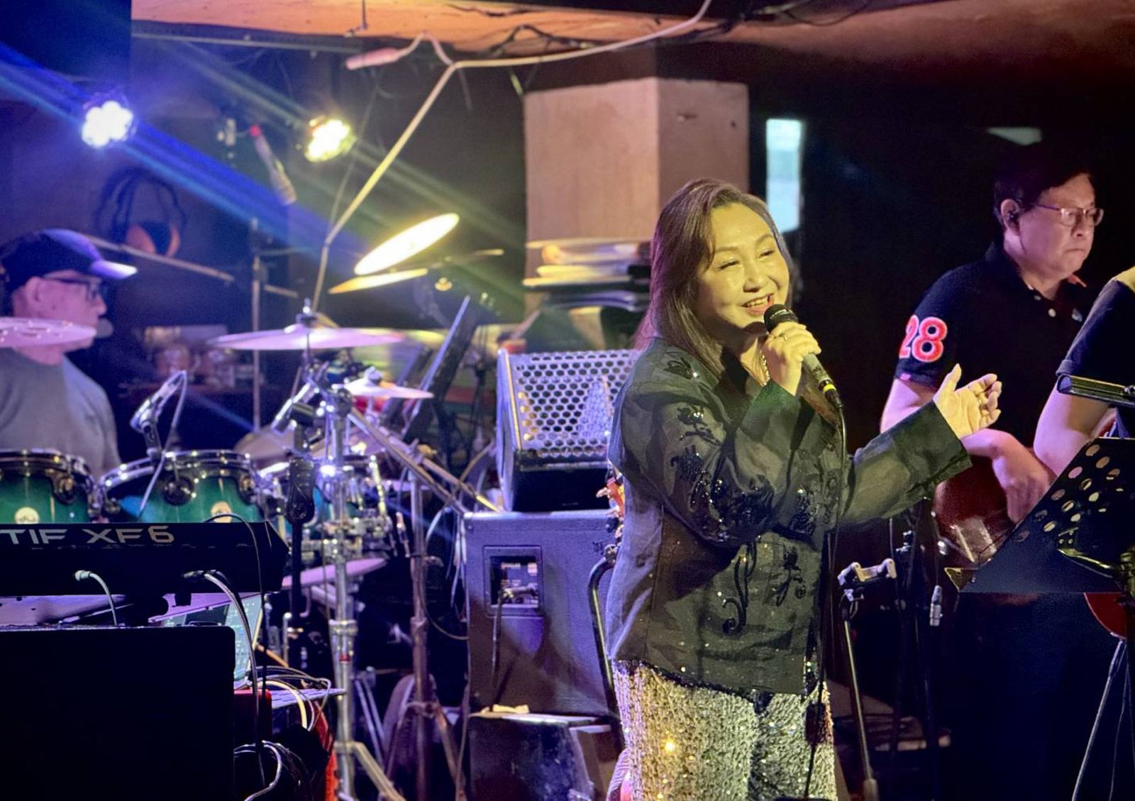 小鮮肉告白當場示愛!鄭怡遺憾「晚了40年」糾正對方:不能喊阿姨