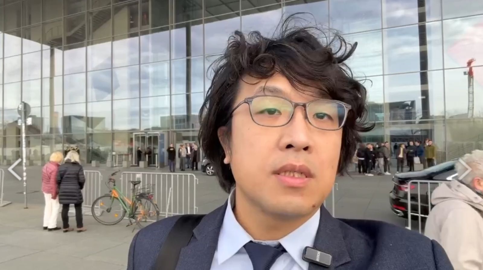 不懼中共全球通緝令！沈伯洋現身德國國會：做勇敢的台灣人絕不因恐嚇退縮