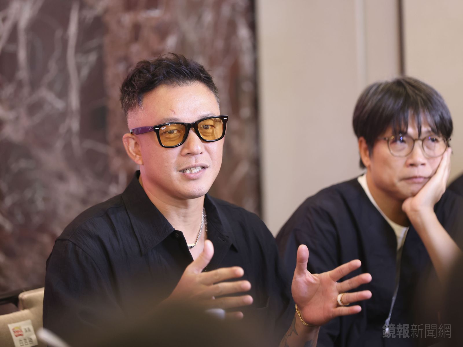 阿BEN三度濺血「笑著哭」堅持拍完　《我的網紅女兒》驚爆流彈意外