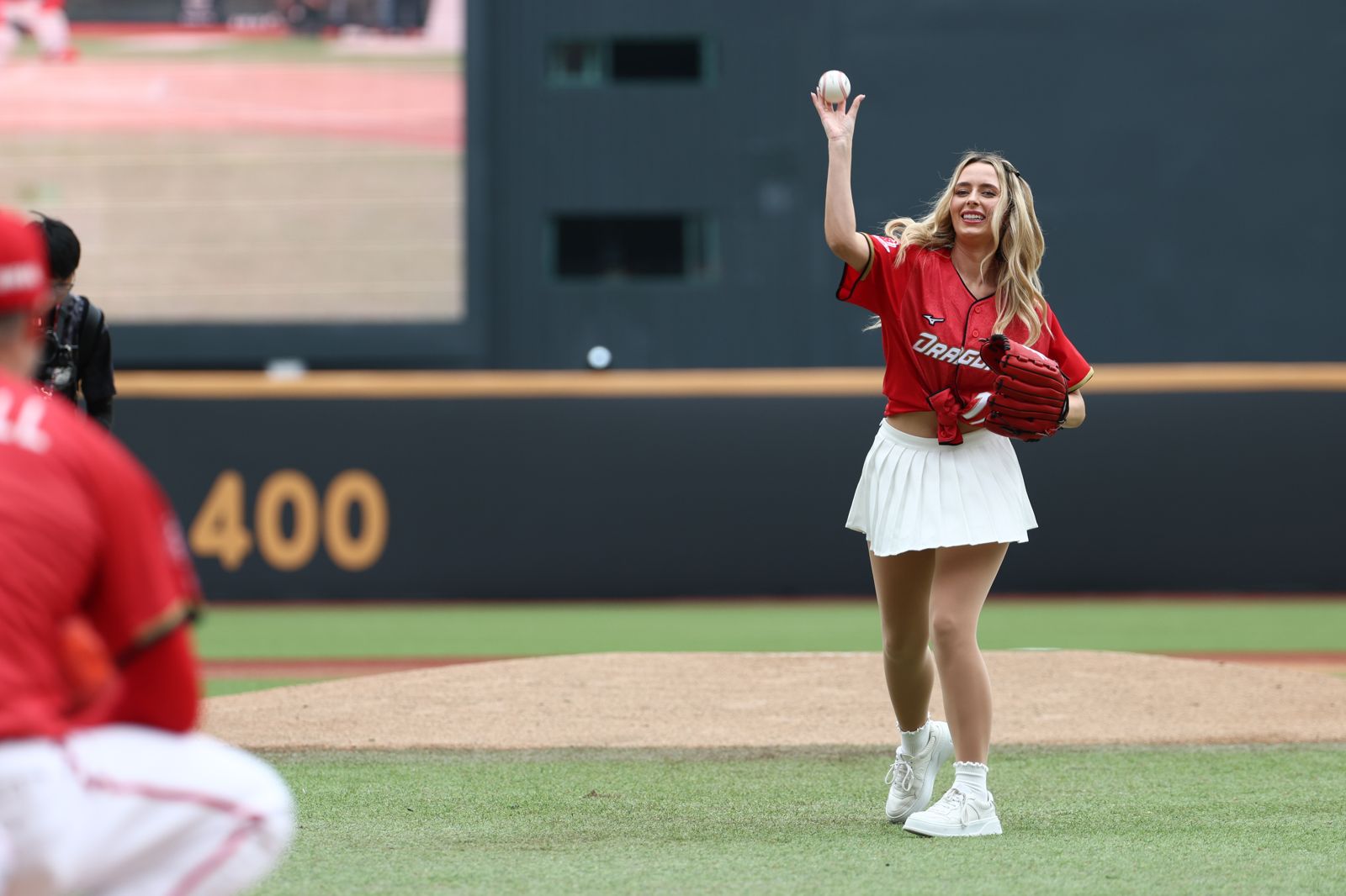 「費嫂」開球0失誤還大跳應援!費仔影片超暖心 自曝最愛珍奶想吃鼎泰豐