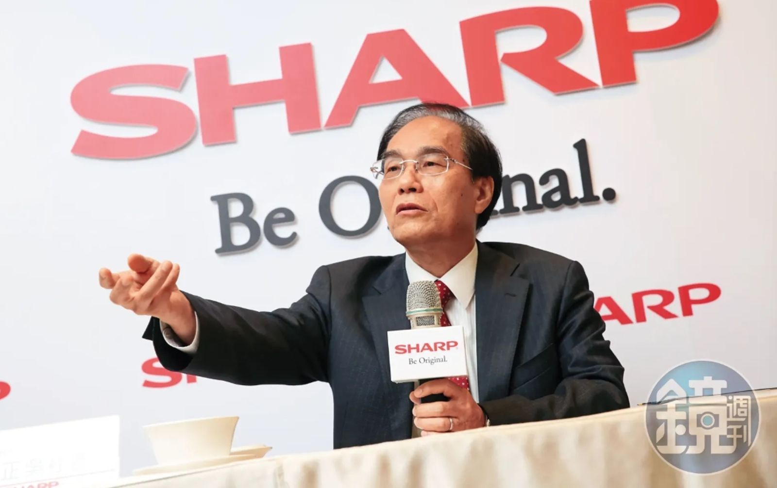 戴正吳被視為郭台銘「左臂右膀」,同時也是鴻海前副總裁、夏普(Sharp)前會長。鏡週刊
