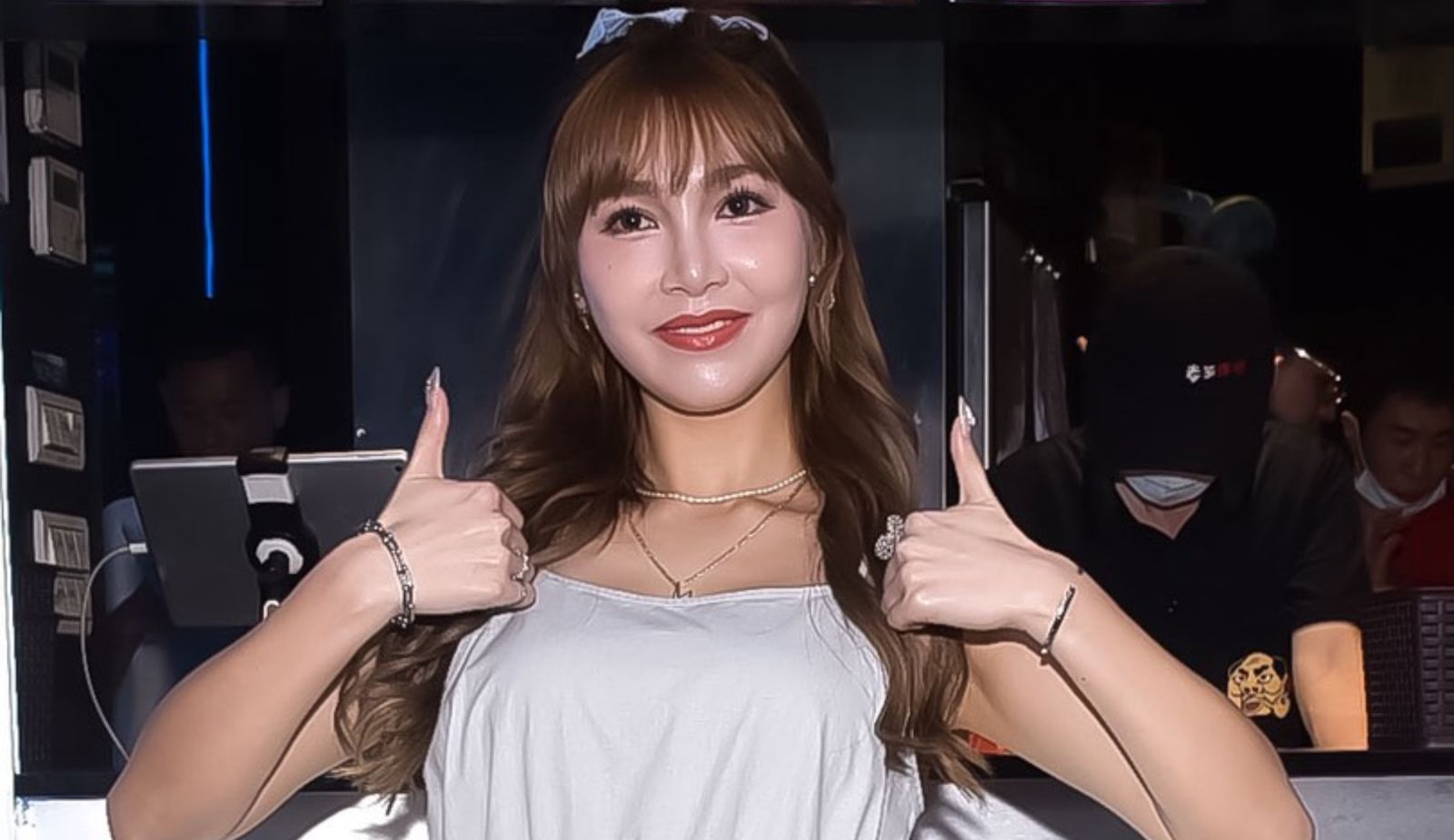 啦啦隊女孩爆「富商包養」風波！草莓認曾收訊息　曝光驚人價碼