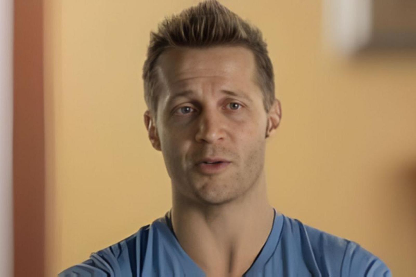 換妻真人秀男星遭爆「硬上家裡2隻狗」！警追查驚見「雲端藏未成年私密片」