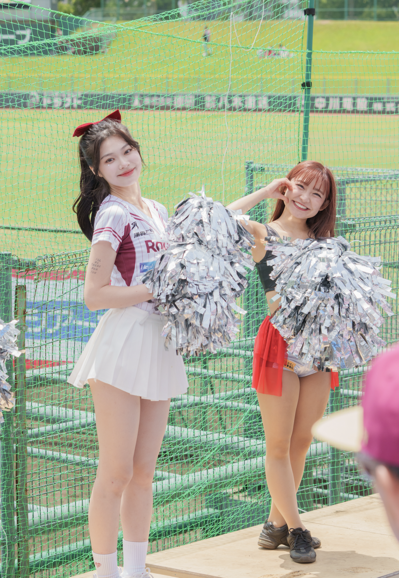 貝佳頤（左）說日本啦啦隊身形小隻，讓人很有保護欲。樂天桃猿提供