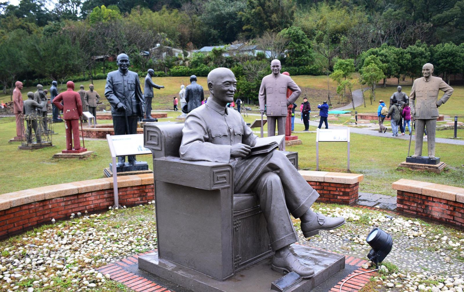 鏡論／去蔣尚未成功