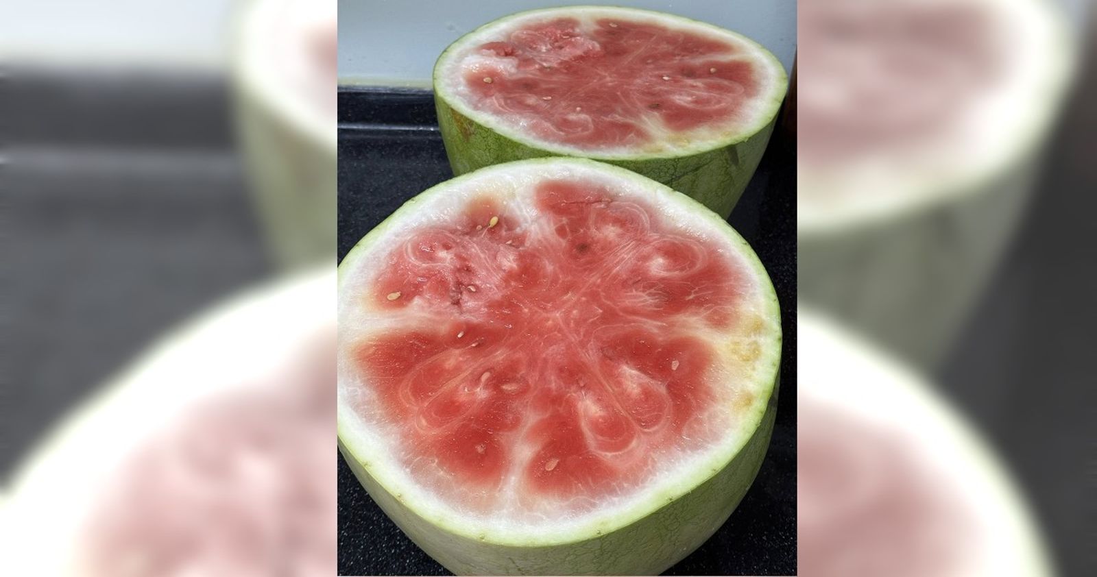 切開西瓜驚見「惡魔果實」花紋！　網友大驚：不能吃了