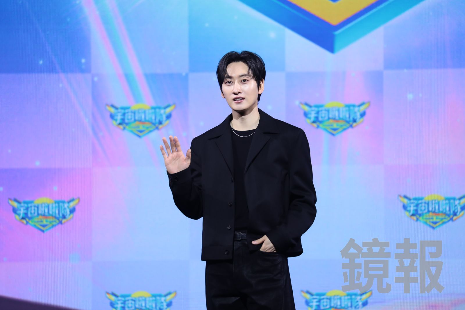 SJ銀赫主持《宇宙啦啦隊》向利特宣戰！喊話「想拿金鐘獎」：超越隊長會很開心