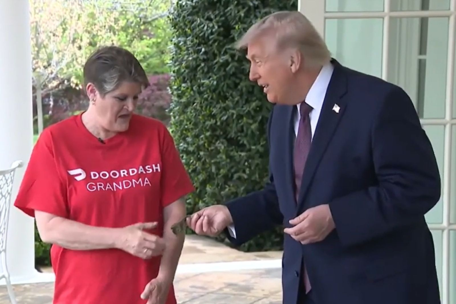 阿嬤送餐進白宮！大讚「1政策」爽領35萬救全家　川普當場再掏3千元小費
