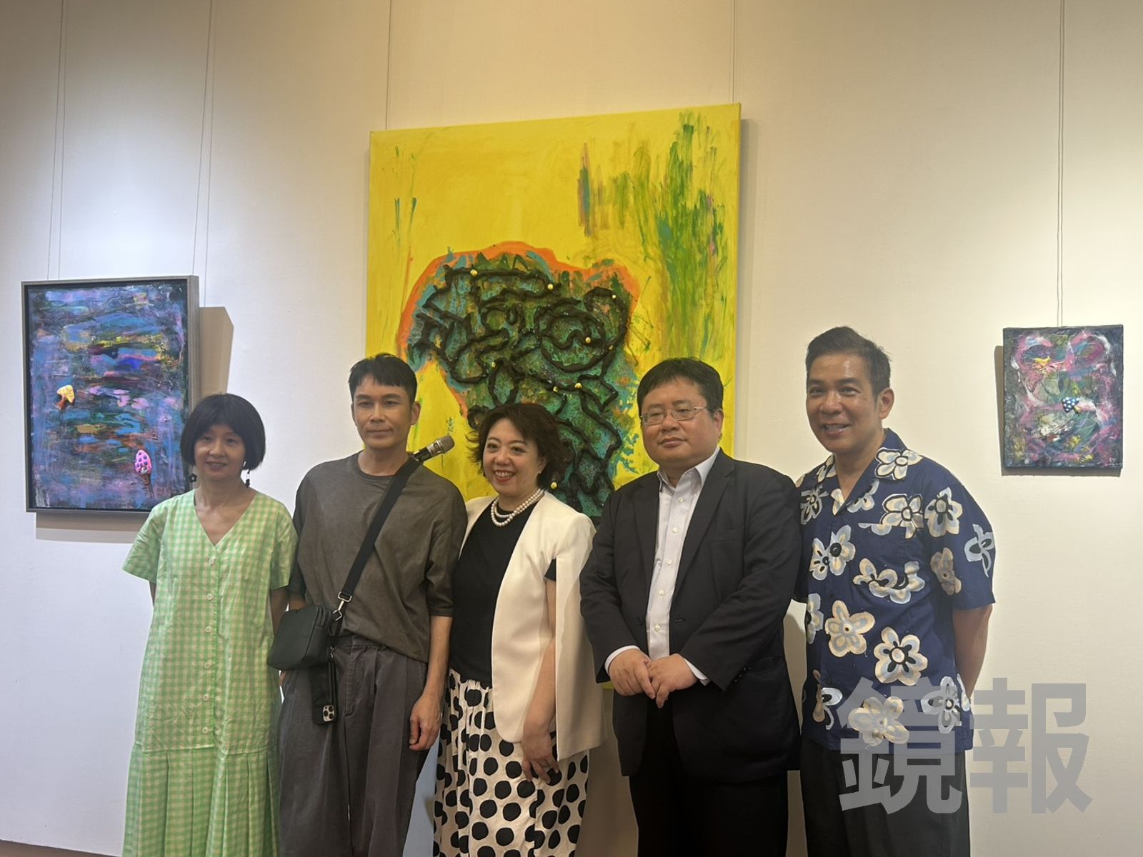 《men's uno》創辦人林浩正(右起)、印太戰略智庫董事長兼執行長矢板明夫、櫻崎露露、造型師陳孫華以及創作老師。吳昕蓓拍攝