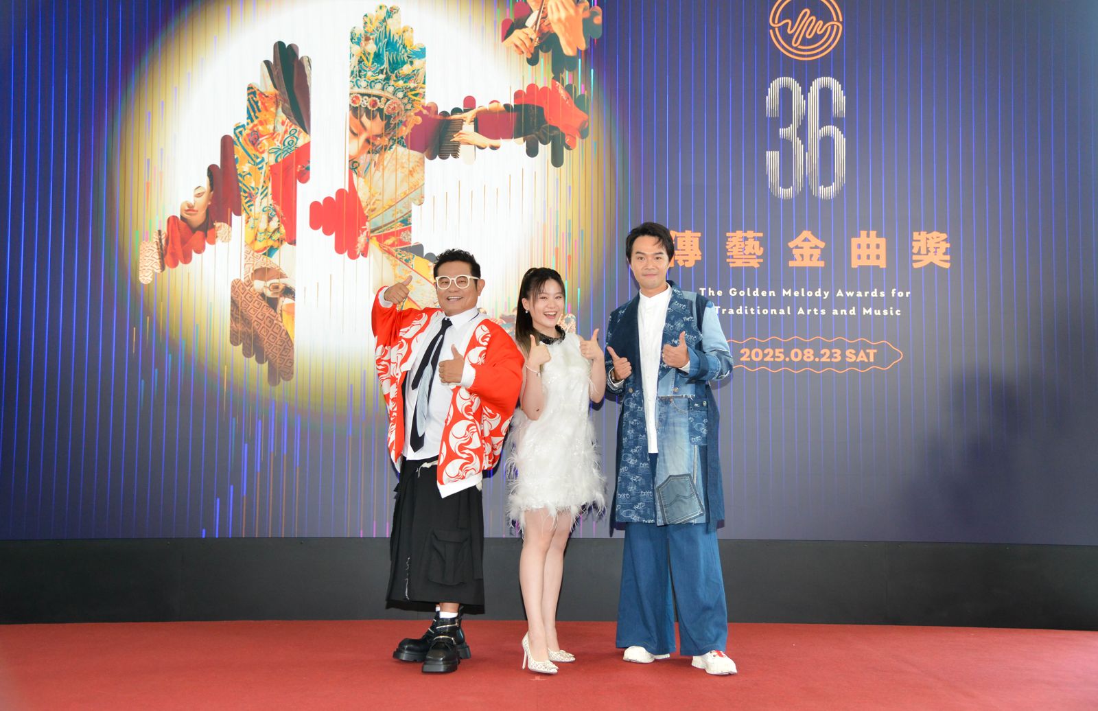 許效舜(左)感嘆,人生總得過下去。三立提供