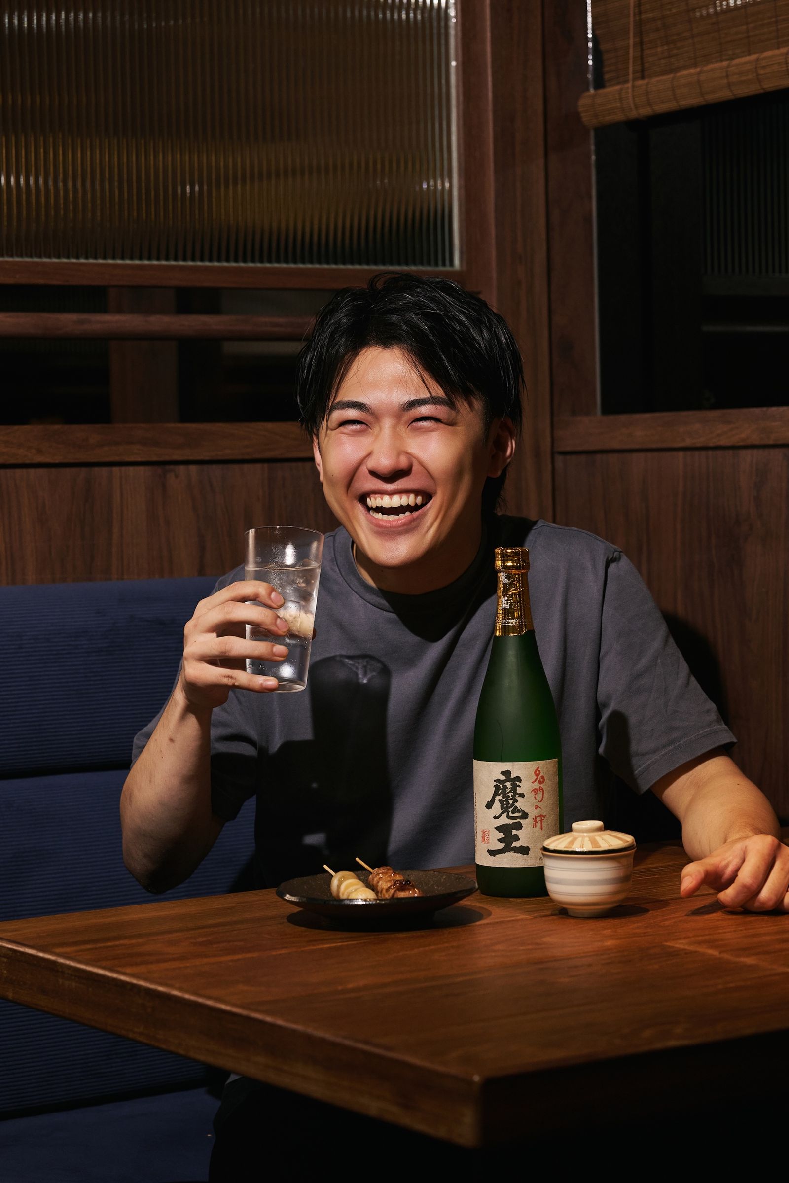 來自日本九州的主廚笠春介，把家鄉福岡的居酒屋文化與拿手的燒鳥技藝結合，挑戰推出居酒屋套餐。 （圖片由inari 提供）