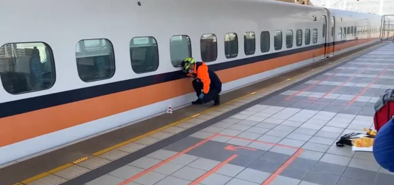 高鐵台南站啟用首例落軌案　男衝撞進站列車卡車底亡　南下全線大誤點