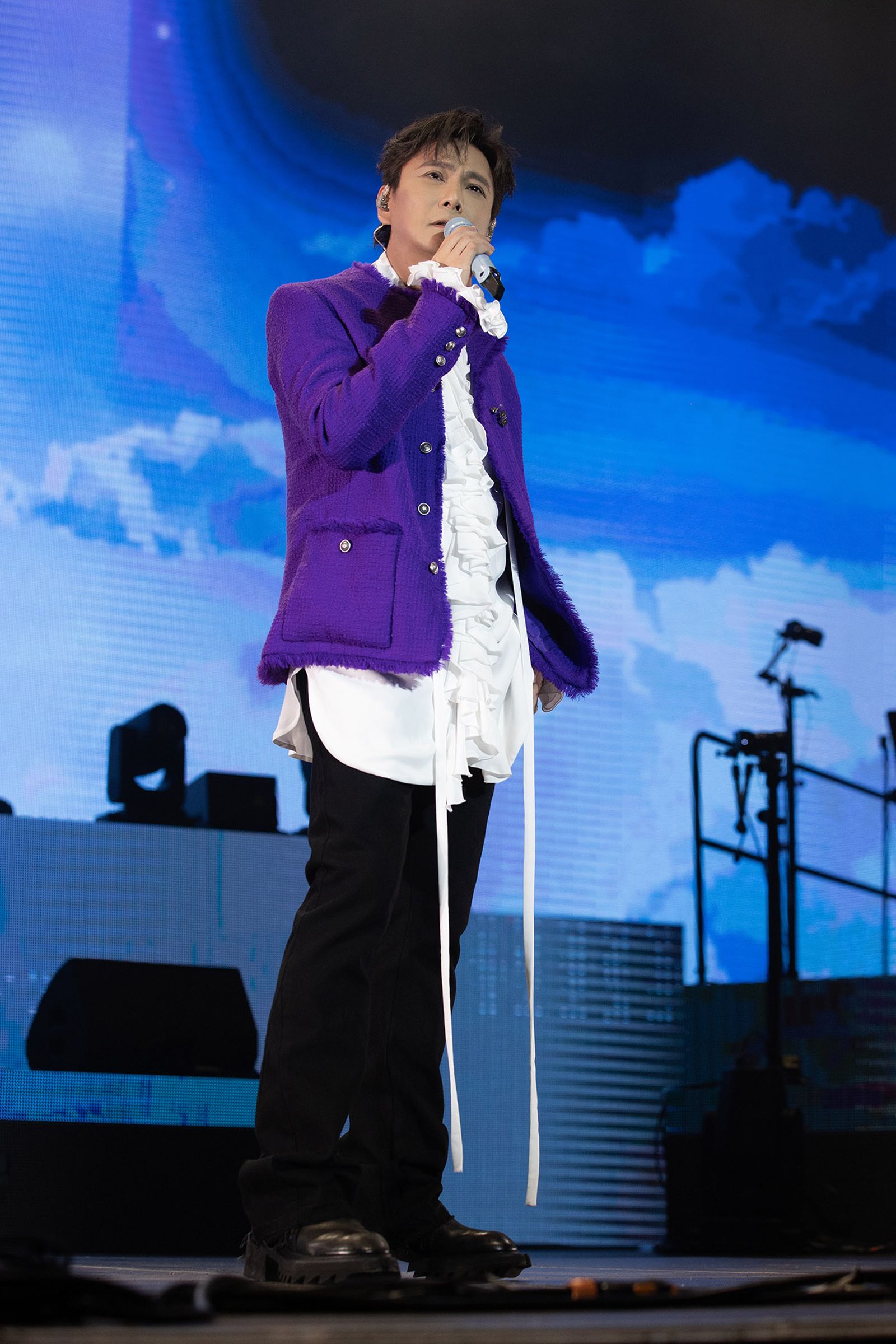 20251117張信哲對巴黎有刻骨銘心的回憶。潮水音樂提供