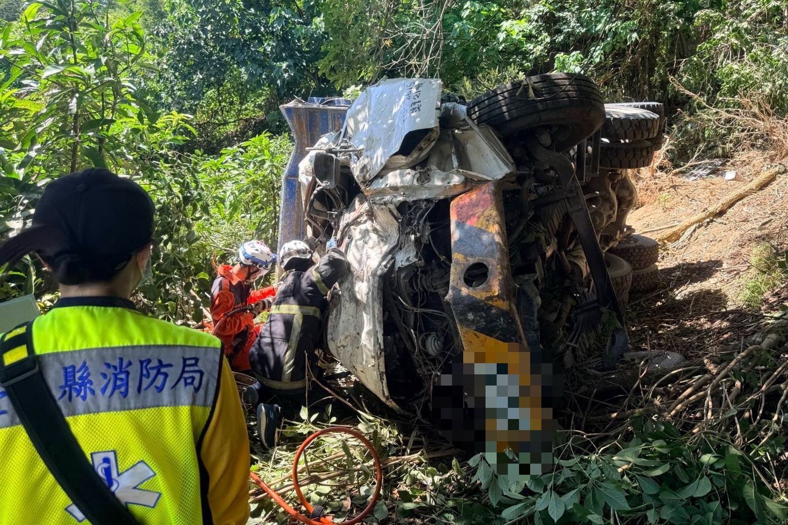 中秋連假花東連2起死亡車禍!花蓮一家5口出遊對撞2死 台東7旬翁砂石車墜谷亡
