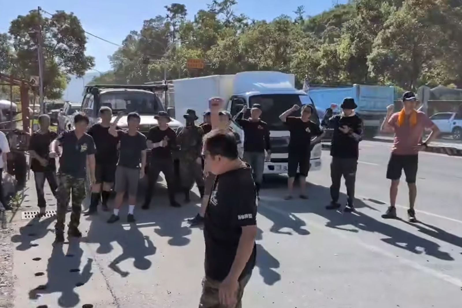 志工相互打氣。圖／翻攝自台灣極地救援聯盟志工Meimei Chen臉書