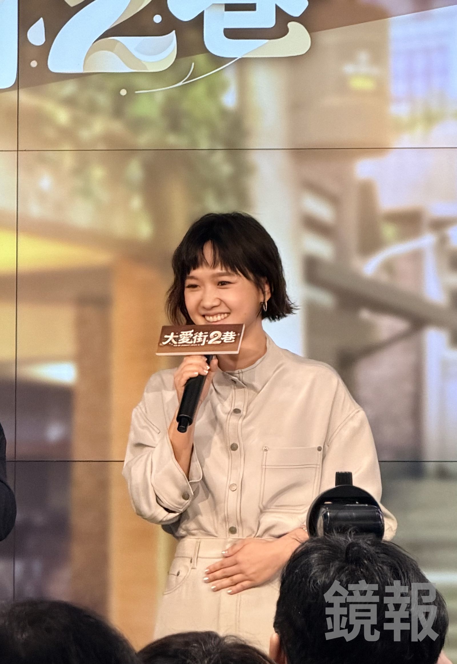 嚴正嵐在台上頻頻摸肚。杜沛學攝