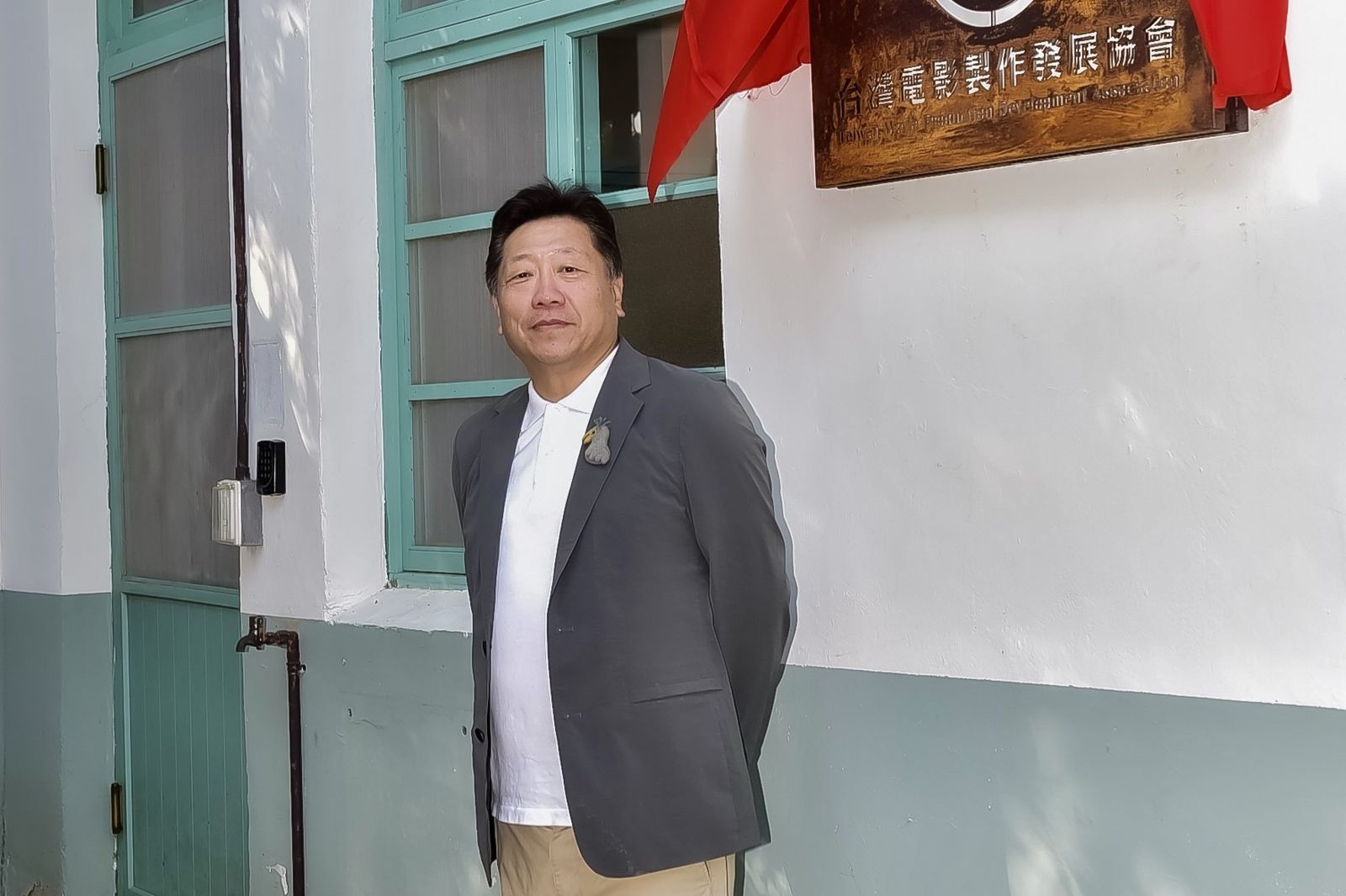 梁家輝眼神嚇壞燈光師！　總製片王重正揭《黑金》幕後、劉德華連喝水都算卡路里