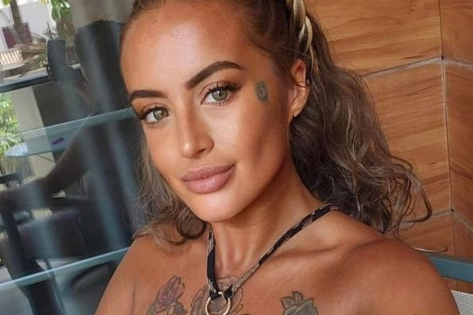 餵狗吃雞塊!34歲女遭寵物犬「咬斷動脈」 送醫不治慘死