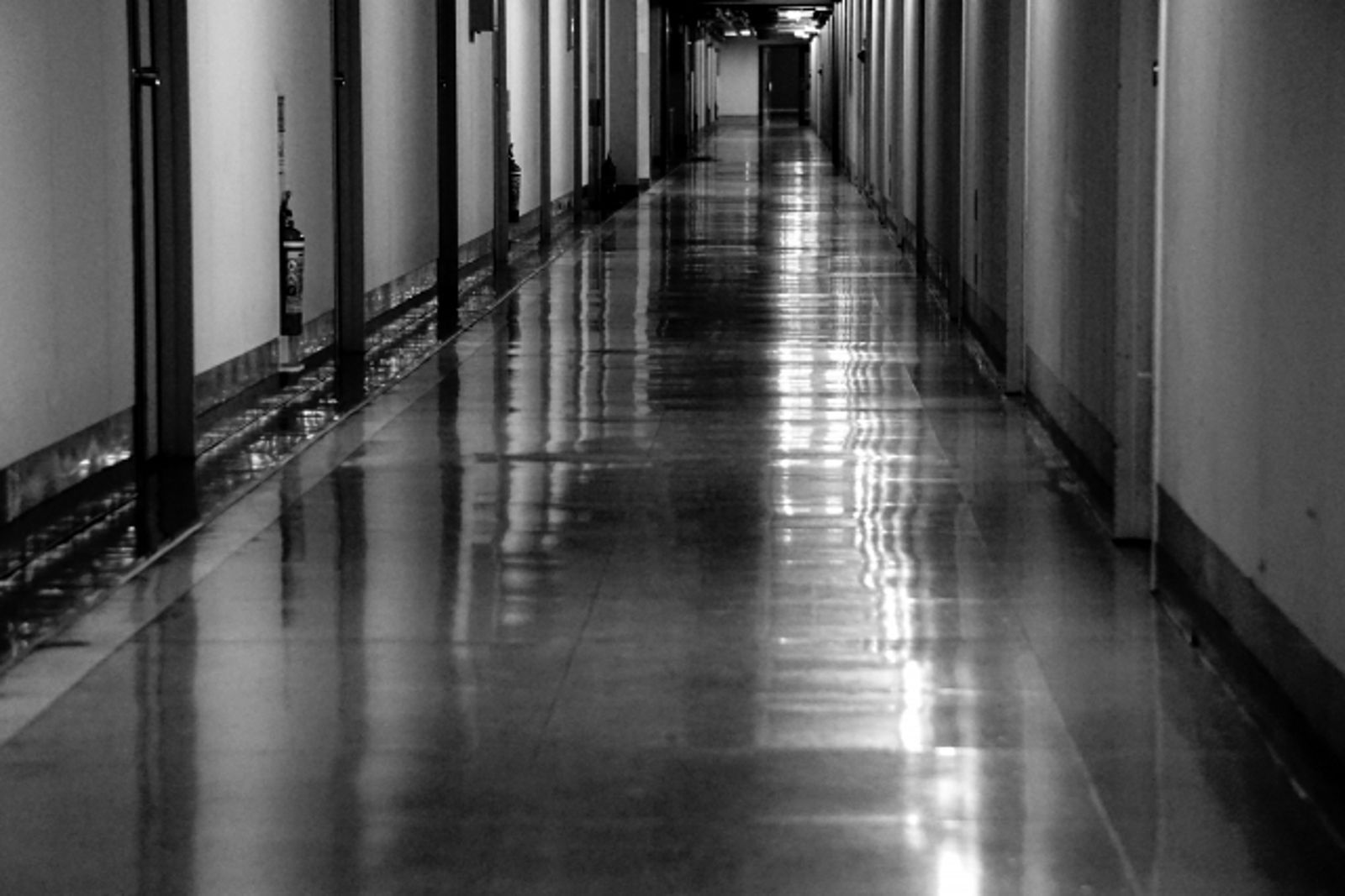 曾投訴遭職場霸凌！新竹某國中女師墜樓、國三生也發生憾事...19天2人身亡
