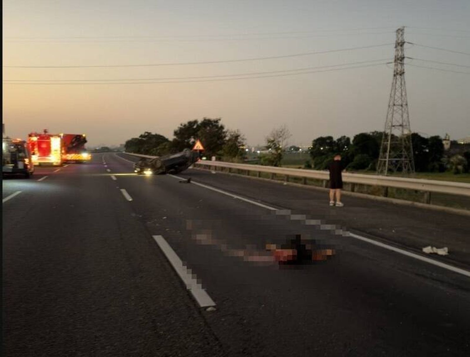 國道1號雲林段凌晨連環車禍 轎車失控翻覆釀1死5傷、乘客拋飛亡