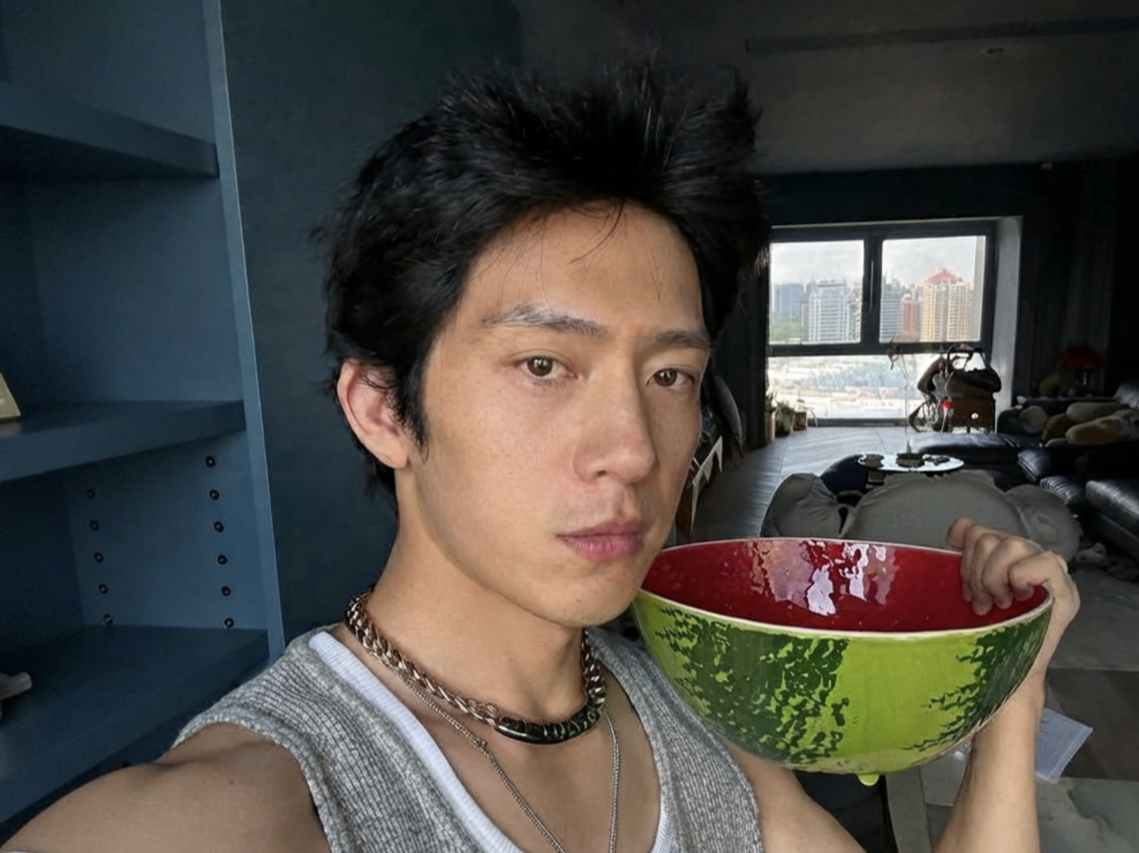 井柏然22歲砸「3年積蓄」為奶奶買房!熬過清苦童年 成名只盼她享福