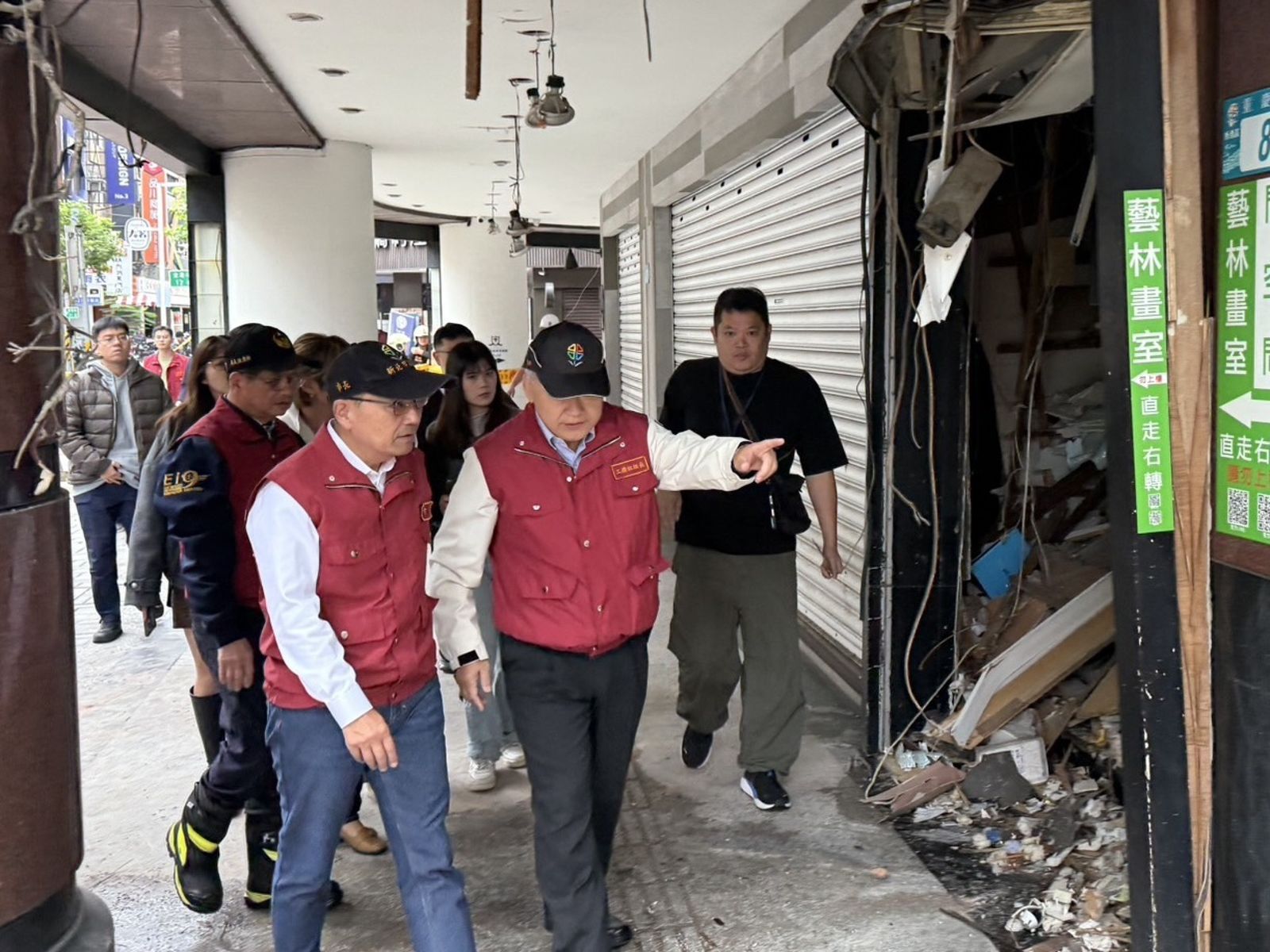 板橋府中商圈氣爆波及5路人　侯友宜一早視察現場：鄰損依法求償