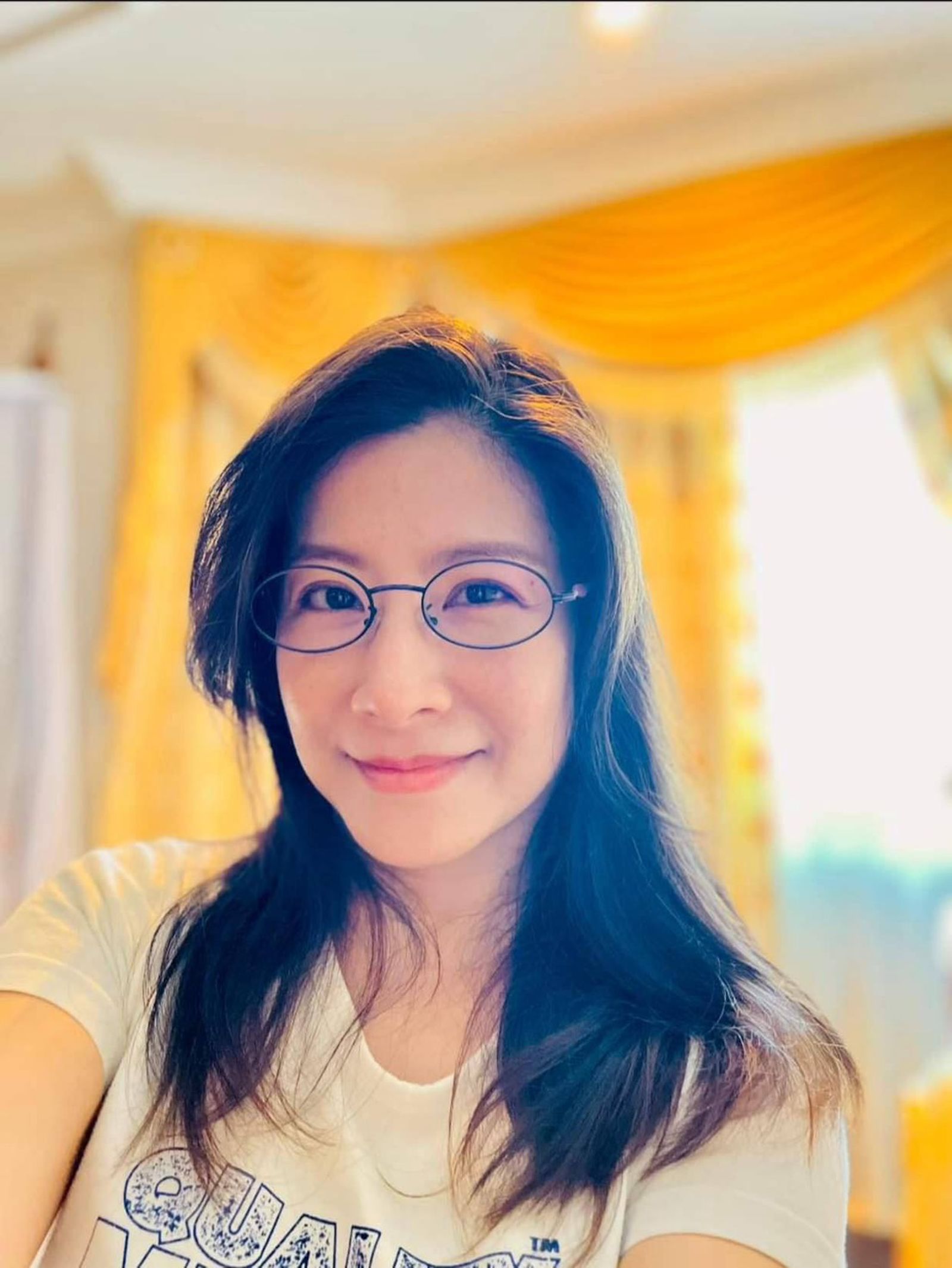 陶莉萍2000年以歌曲〈好想再聽一遍〉走紅，無奈因合約糾紛中斷歌手之路，2006年 才再推出專輯《異想陶花園》。陶莉萍提供