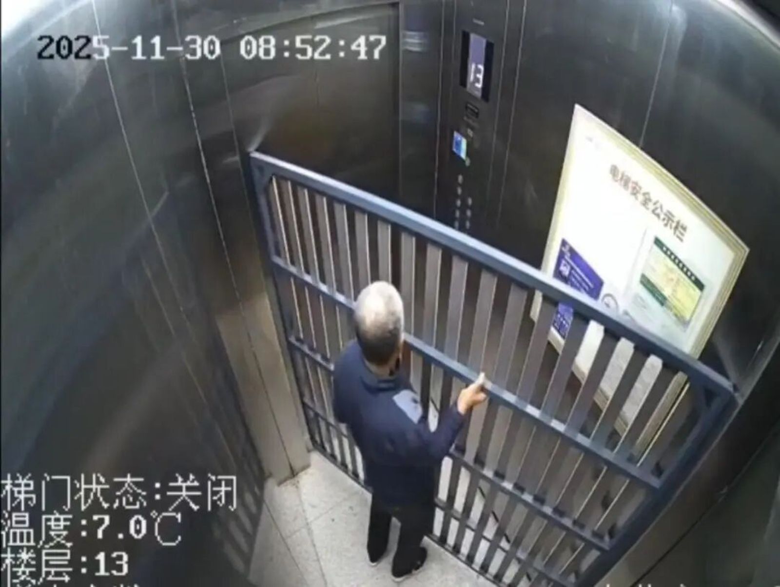 老翁獨搬床架「角度太刁鑽」卡死！電梯瞬間一分為二　13分驚險過程曝