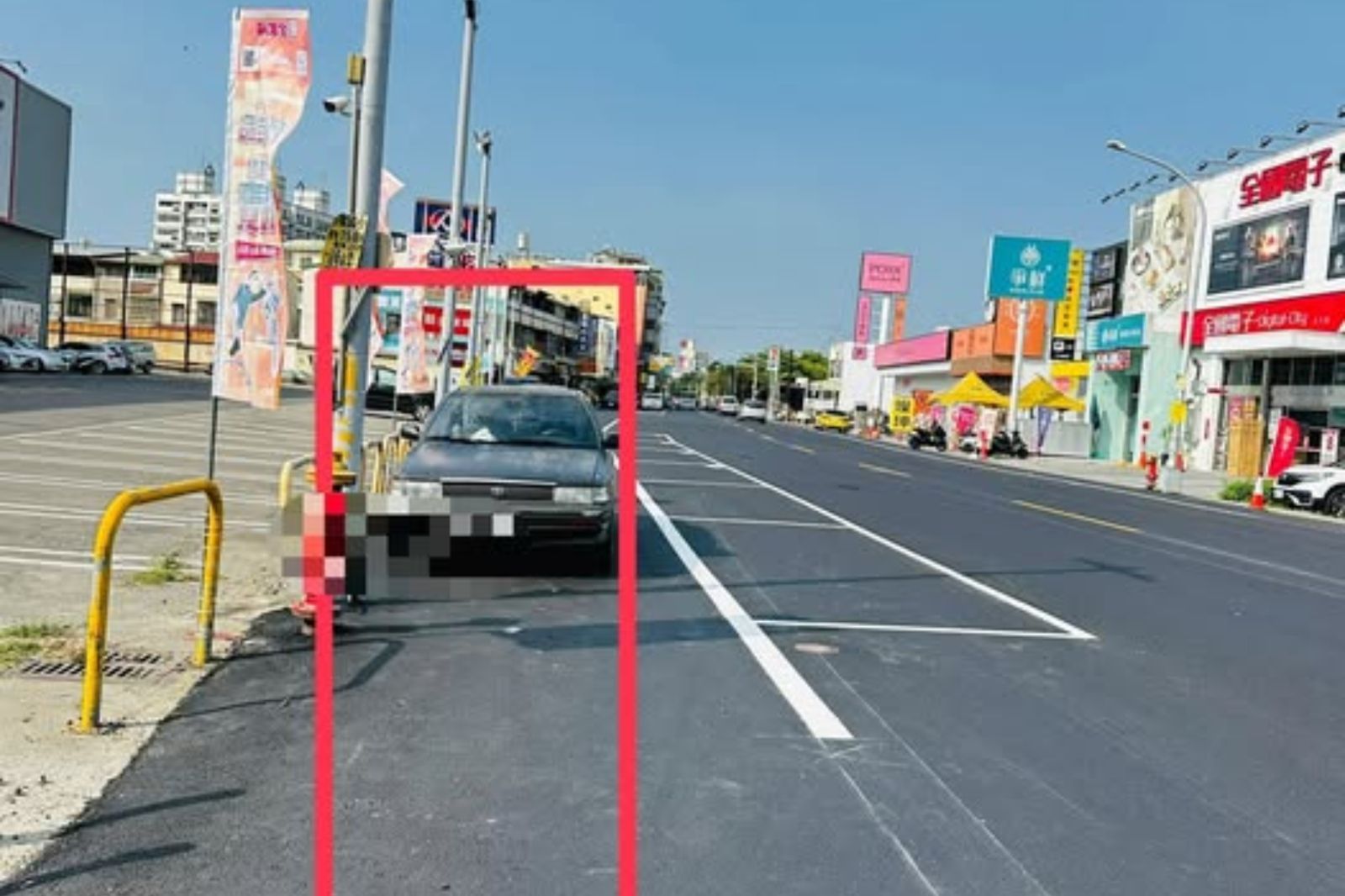 奇葩停車格「畫在路中央」!網全傻眼:旁邊人行道 市長親上火線解答了