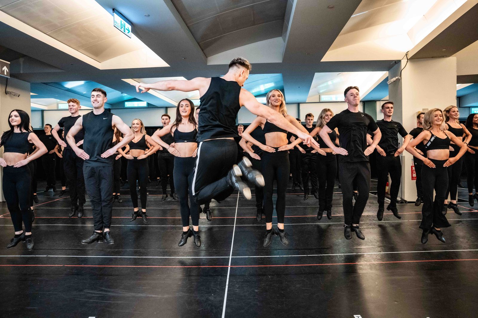 《火焰之舞》百位舞者受軍事化訓練　8度來台激動喊：台灣觀眾全世界最熱情