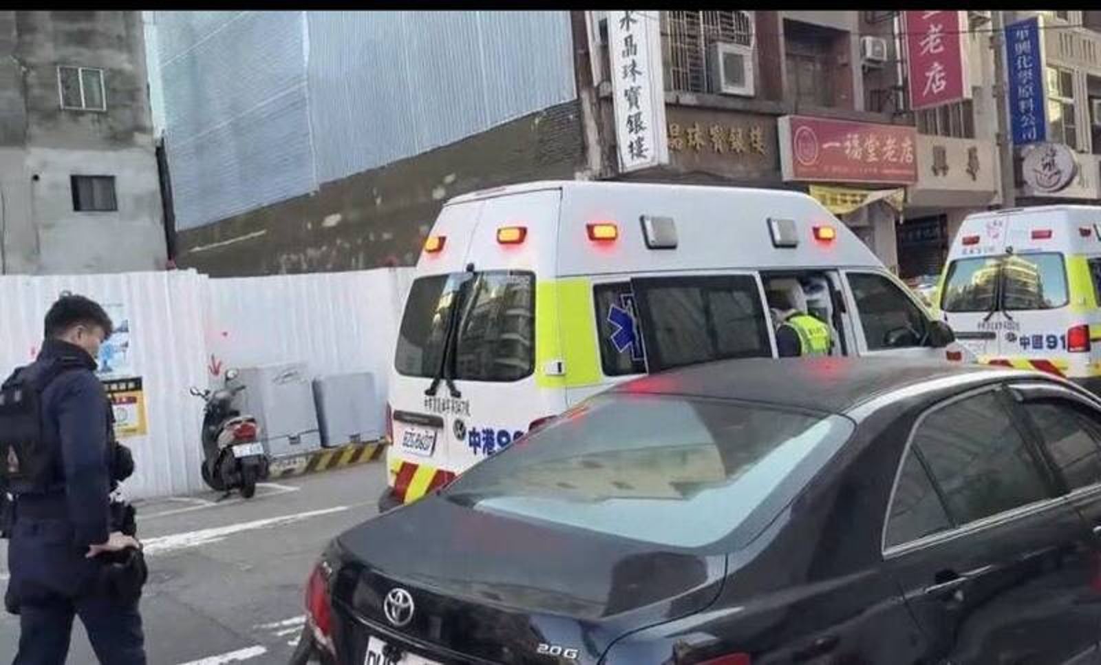 電梯瞪1眼變5人互毆！中區大樓清晨上演「阿姐怒火連環爆」　全員掛彩送辦