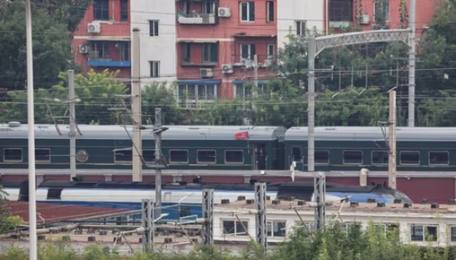 金正恩的專用「防彈列車」在2日下午抵達中國北京。圖/翻自《韓聯社》