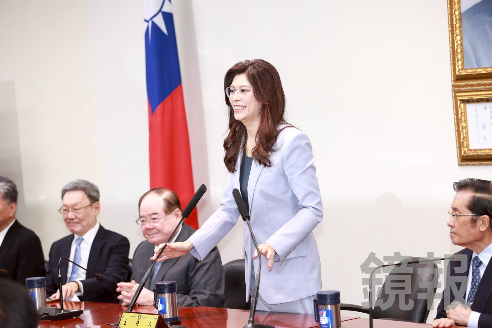 獨家 / 國家檔案解密4　舔耳案烏龍跟著瞎批被開除黨籍　鄭麗文傅鐘下沈思一夜就此綠藍反轉