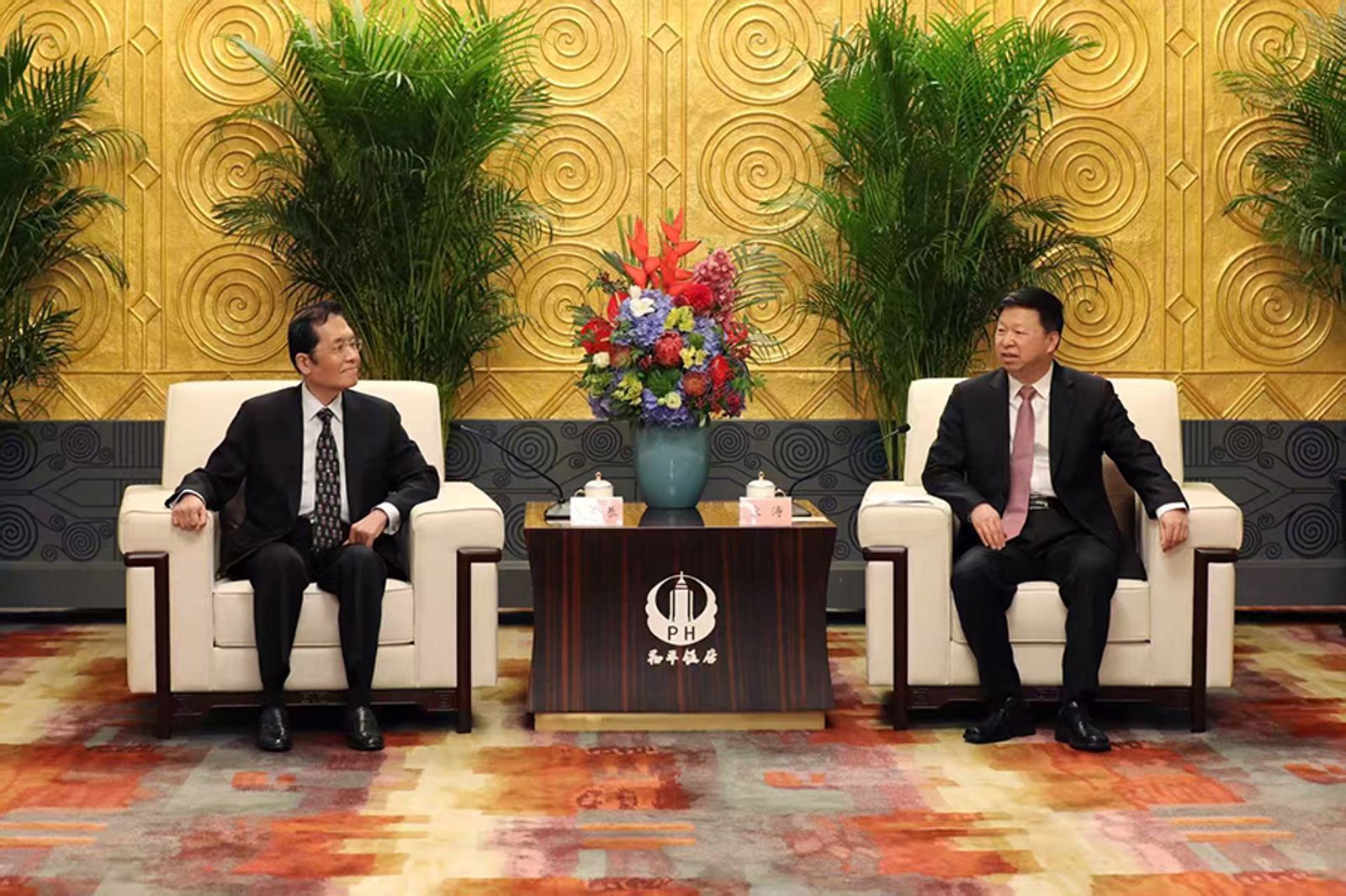 國民黨新任副主席張榮恭於2025年11月中到訪中國，媒體傳出鄭習會的三條件說。圖／中共國台辦辦公室