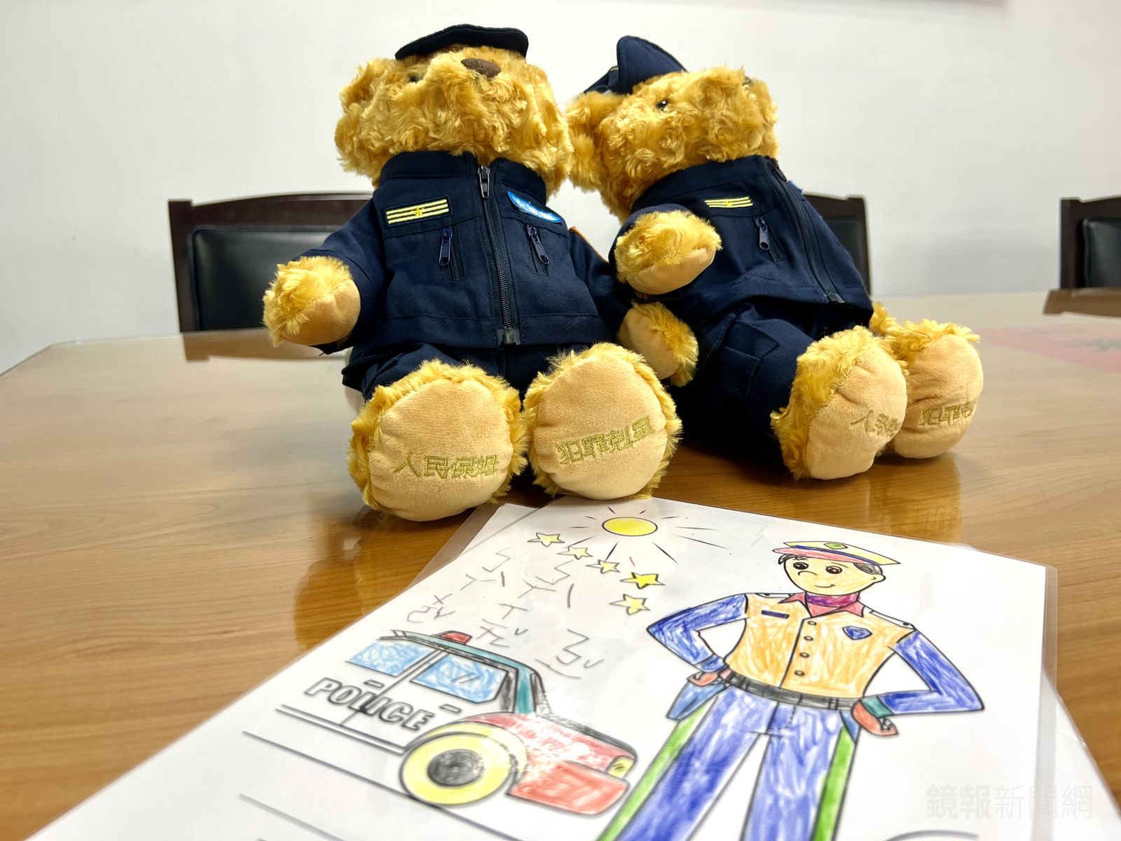 土城殉職警稚女畫作引鼻酸　童言祝警察平平安安